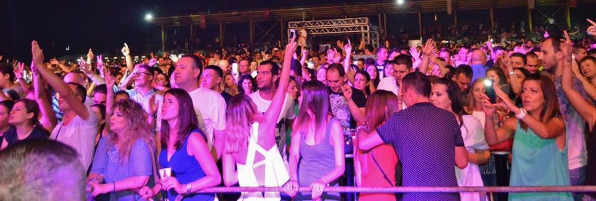 PressCeca's tweet photo. 📌9. #Turnovo (stadion Kukus), 28.7.2016 💥
#Ceca #Ceca2016 #TurnejaAutogram https://t.co/RUybpdhB1D
