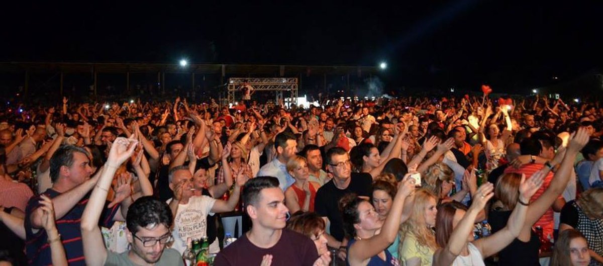 PressCeca's tweet photo. 📌9. #Turnovo (stadion Kukus), 28.7.2016 💥
#Ceca #Ceca2016 #TurnejaAutogram https://t.co/RUybpdhB1D
