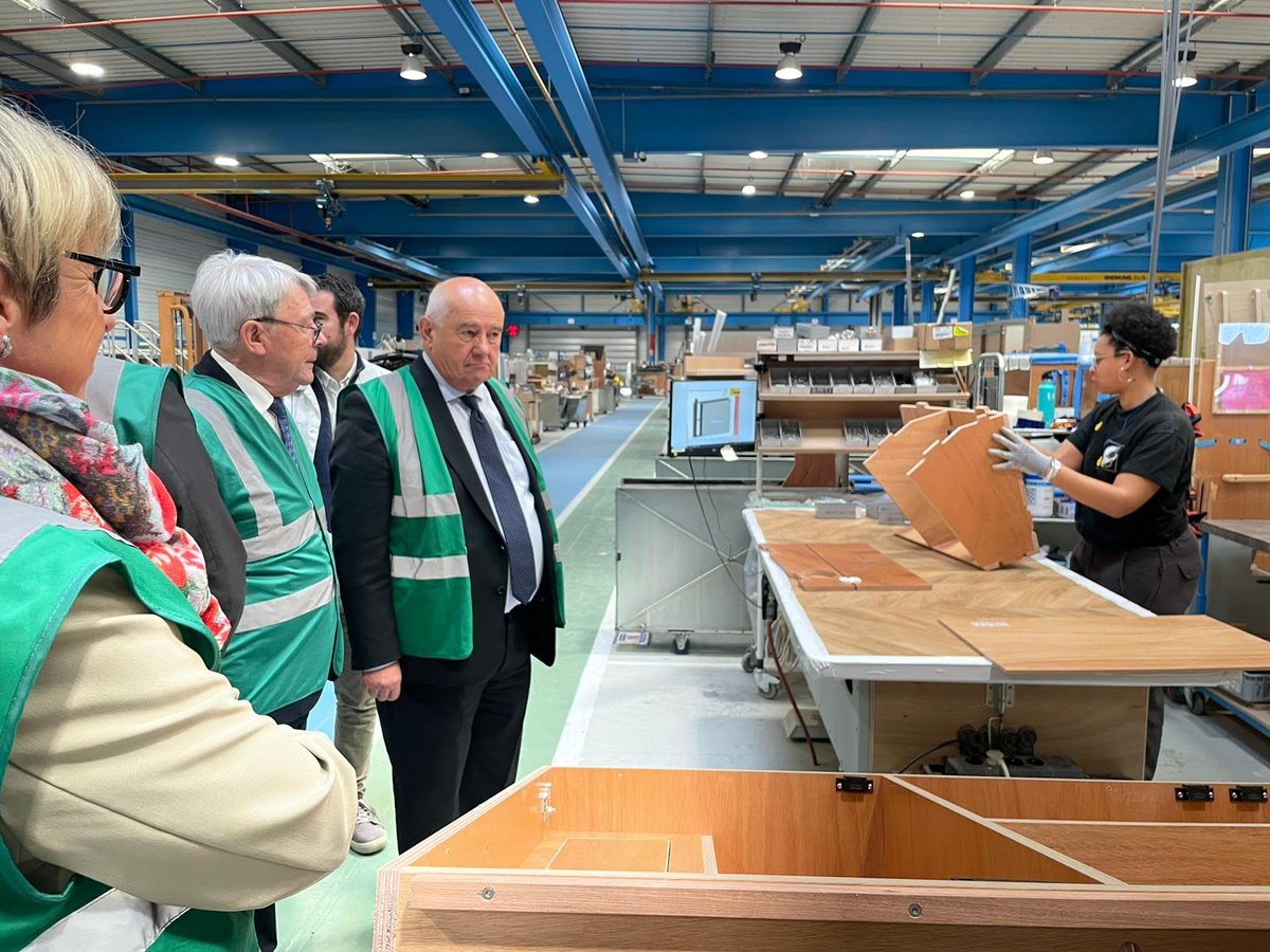 1 - 📸 La délégation #EntreprisesSénat à la rencontre des acteurs du dynamisme économique de la Vendée.

➡️ Visites des groupes Briand et <a href="/GroupeBeneteau/">Groupe Beneteau</a>, entreprises industrielles exemplaires par leur croissance, leur réussite à l’export et leur politique #RSE.