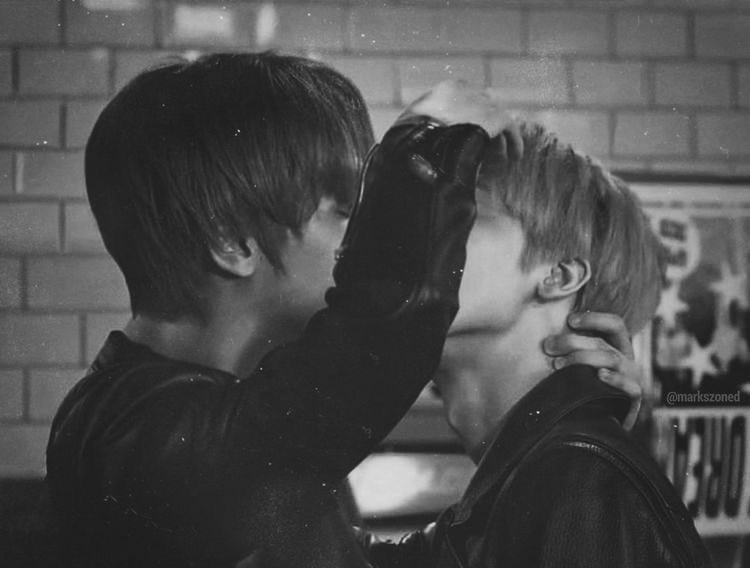 nhyucklvr's tweet image. Chaser

—a #nahyuck filo 🔞 fic.

Jash (jm) didn’t want to drink unless the chaser was in Dash (dh)’s mouth.