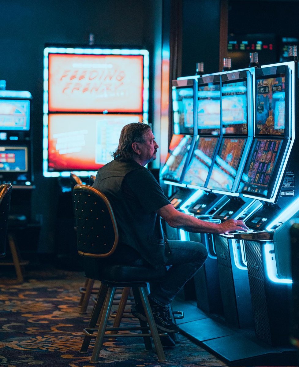 Casinos II 📸 #streetphotography #cineandcolor