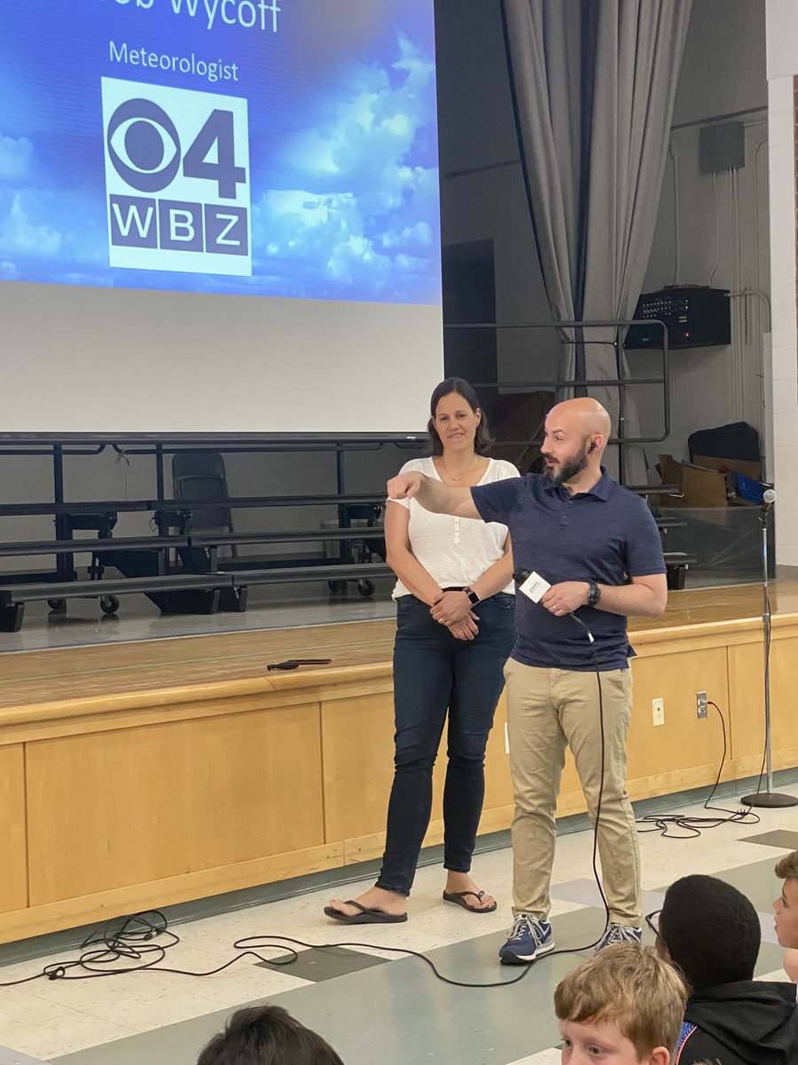 PrincipalGarden's tweet photo. Super proud of this teacher for reaching out and connecting, bringing real life science to our students! #mursdinspires @MendonUptonRSD @NAESP @cbsboston @4cast4you #HPClough @HPClough https://t.co/Djt7rBBwRC