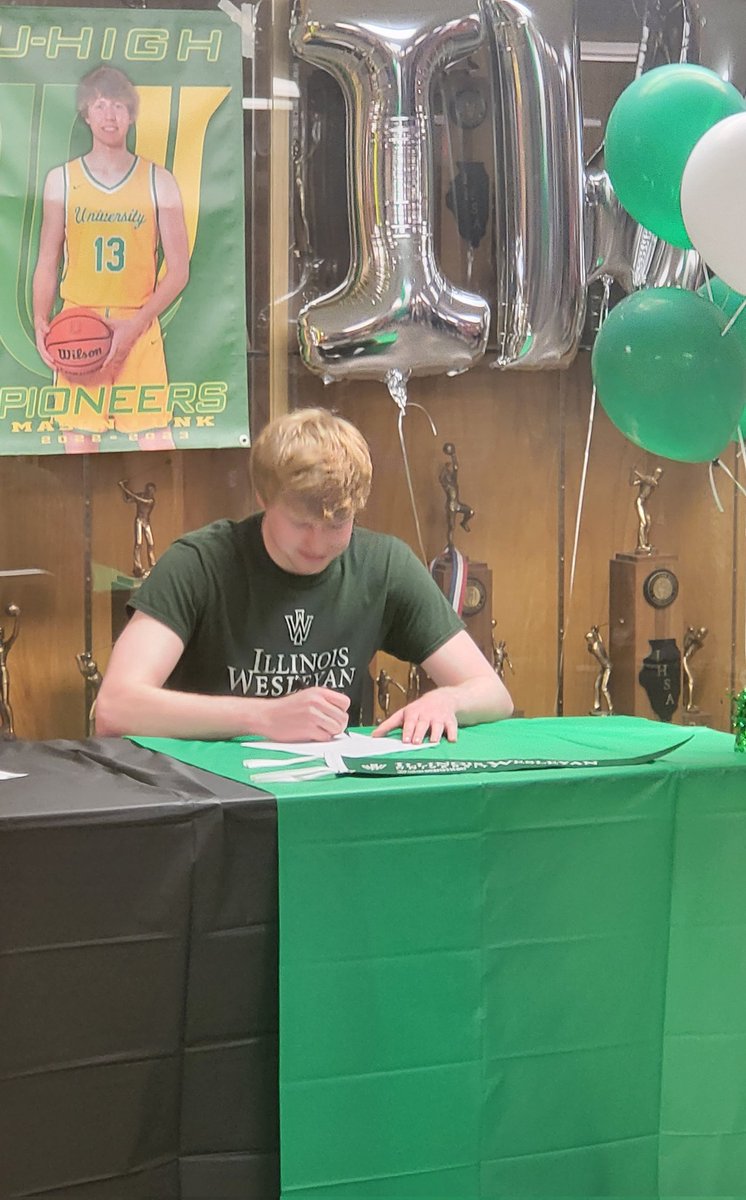 College Signing Day - Illinois Wesleyan University! 
It's official <a href="/mfunk2422/">Mason Funk</a>  😁