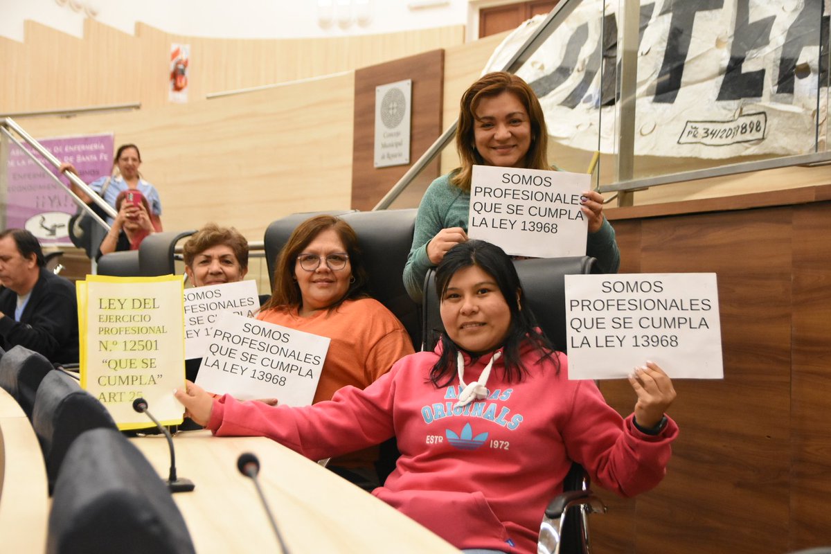 AnaUmpi's tweet photo. Sin embargo, no es justo ningún homenaje, si no se otorga dignidad al trabajo y eso sucederá cuando se cumpla la Ley de profesionalización de enfermería firmada por Lifschitz y aún no reglamentada. 
#DiaInternacionaldelaEnfermeria 
@VeroIrizar Intersalud https://t.co/7BWea1m6Rv