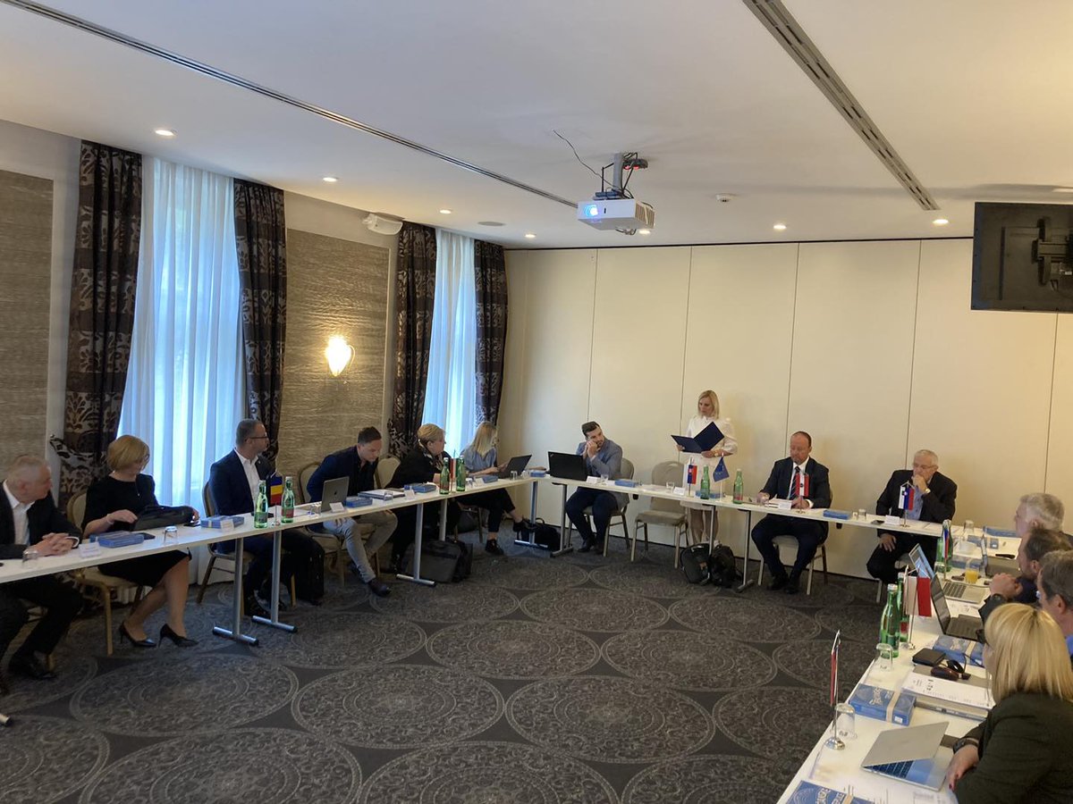 POLADA_official's tweet photo. W Bratysławie zakończyło się dwudniowe spotkanie @CE_AntiDoping. Na miejscu był dyrektor #POLADA
9. członkiem #CEADO została Rumuńska Agencja Antydopingowa!
Na kolejną, 4-letnią kadencję #CEADO wybrano: przewodniczącym Michaela Cepica, wiceprzewodniczącym Janko Dvoršaka. https://t.co/DxOrz1220s