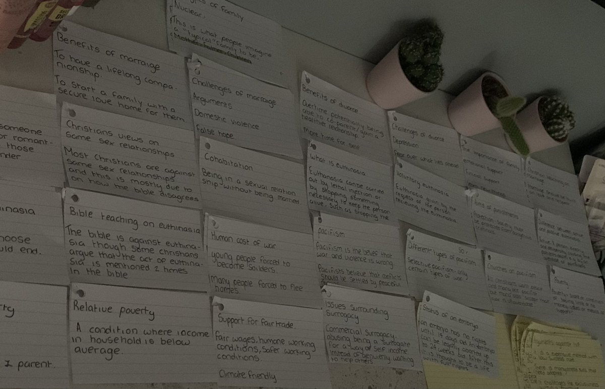 SarahDawson83's tweet photo. The sun is shining and there are notes everywhere all over the houseโฆ can only mean one thing! Itโs #examseason #GSCEs https://t.co/9tIviVfpPt