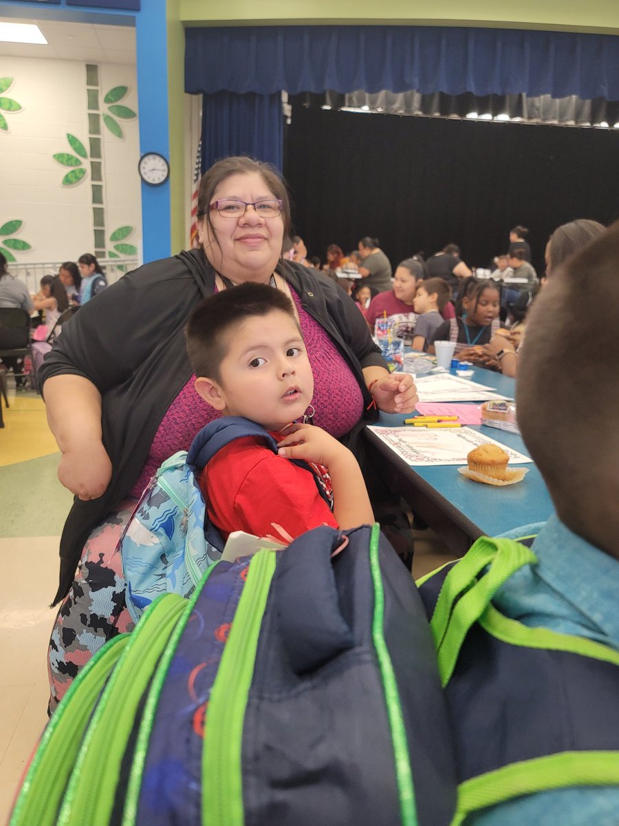 rrwitchet's tweet image. Muffins with mom was a success... I love seeing all of My Parents out and about. Thank you @Vardeman_AISD @Primary_AISD @AldineISD @aldinesped 
#funners #MyBabies #MyParents #AldineConnected #PowerofPrimary #powerofearlychildhood