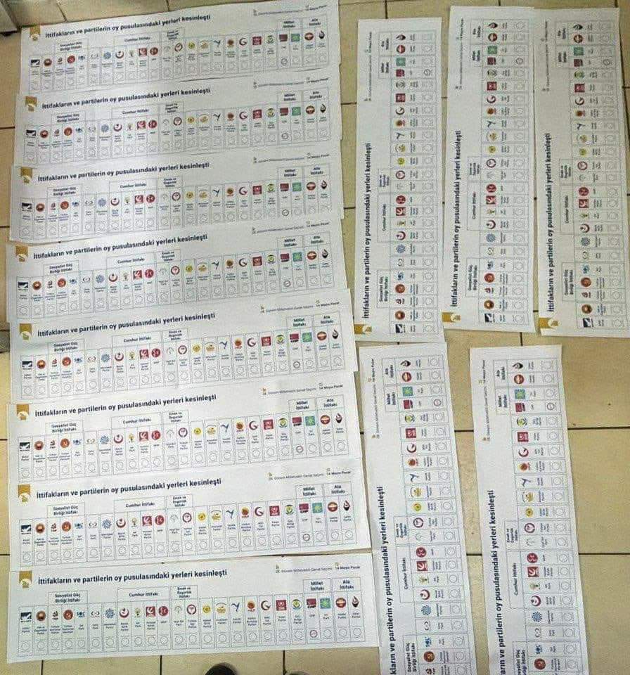 N_SELCUK_KOTAN's tweet photo. Şerefsizlik Erken başladı!

CHP Konya Derbent ilçe başkanı Salih Çakıllıkoyak, bu sabah 8.52'de Derbent'te 03 SG 707 plakalı araca 42 D 4022 plakalı beyaz araçta Kemal Kılıçdaroğlu’na ve CHP’ye mühür basılmış oy pusulalarıyla yakalandı.

#MecliseYürüyoruz
Kerem Kınık #darbe Genar Tandoğan SanaSöz YeniYalanlarGelecek Pazartesi Rusya’dan Vodafone İRİ OLACAĞIZ #KAZANIYORUZ Kaçacak Son 2