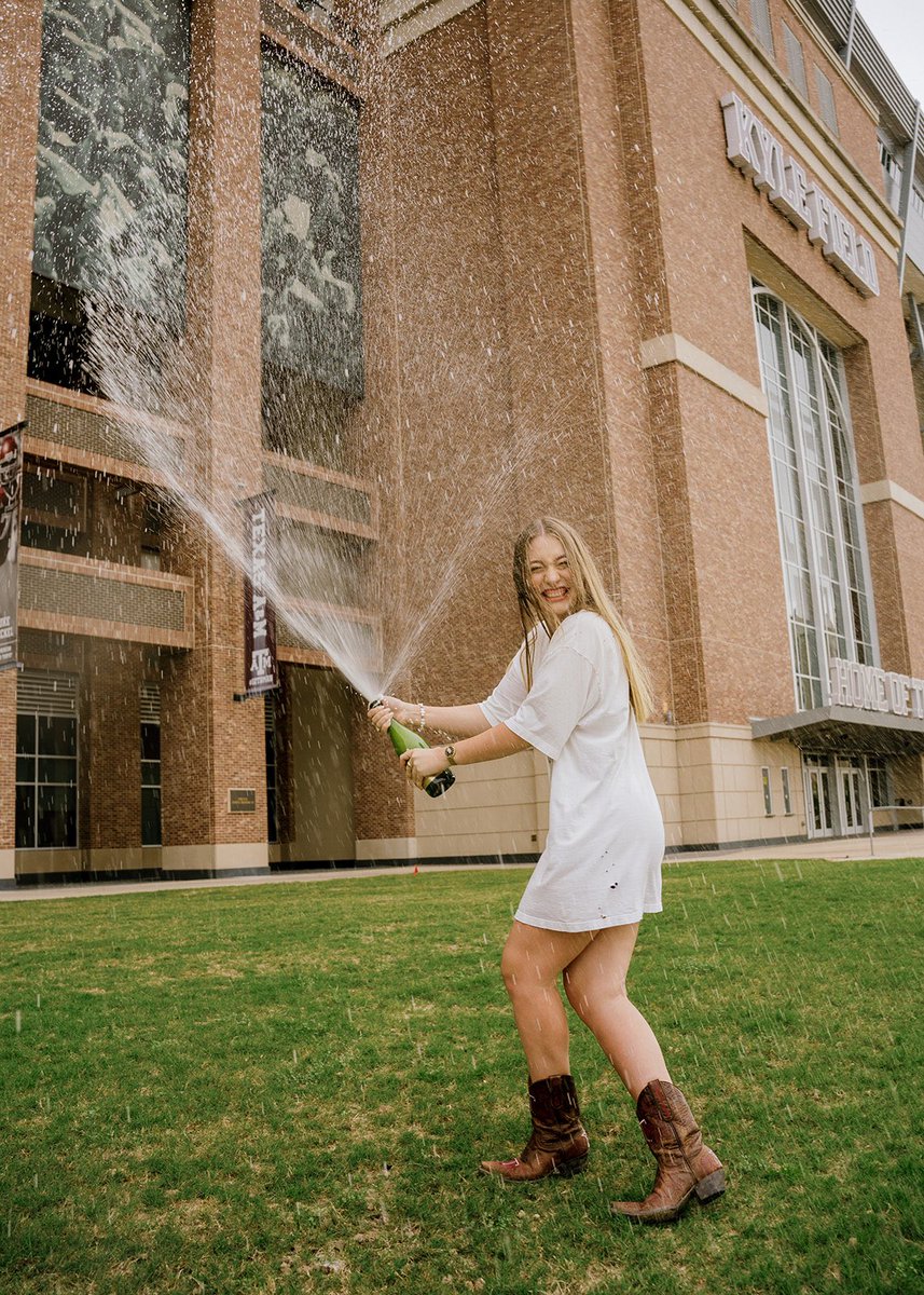 ECreevy's tweet photo. #TAMUgrad congrats Jordan!! https://t.co/iEO1xSmNWc