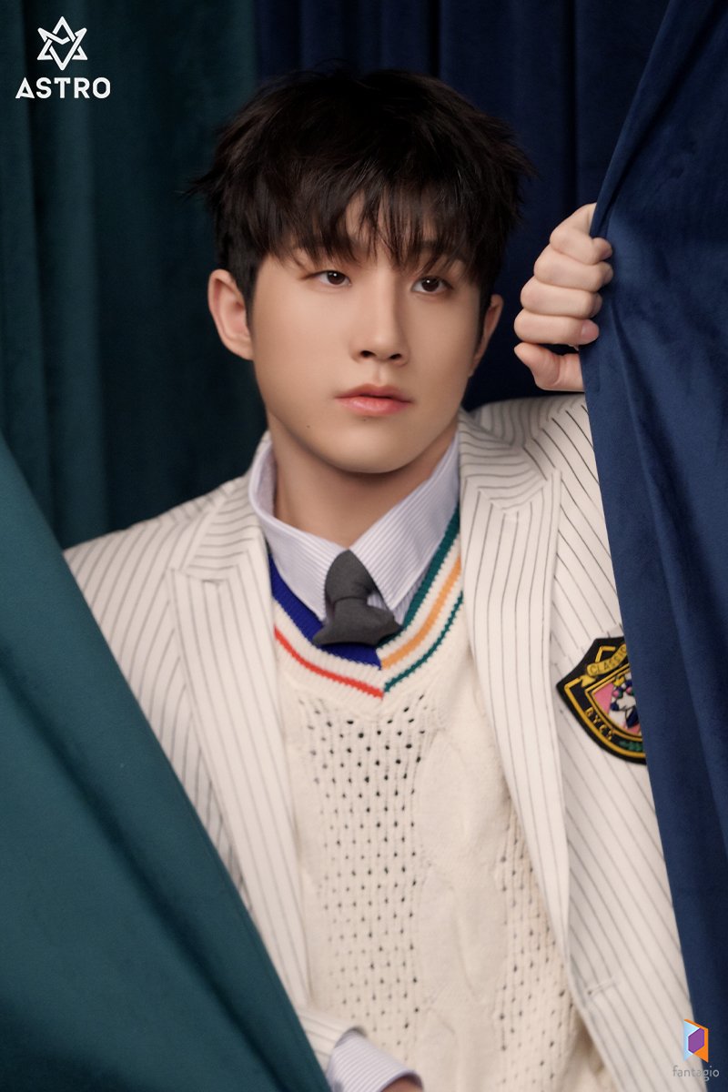 Astro_CD9's tweet photo. Nuestro líder finalmente hará su debut en el teatro!!, No lo puedo creer!!!, Estoy tan feliz por el, lo admiro tanto y lo amo, estoy segura de que hará un excelente trabajo.
Felicidades jinjin, Aroha estará para apoyarte en el camino 💜
#JINJIN_DREAMHIGH #JINJIN #진진 @offclASTRO https://t.co/DzJyblZ6M7