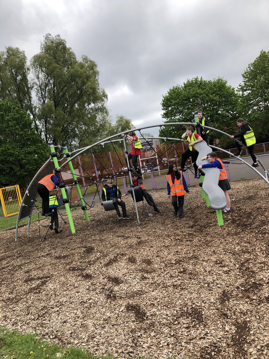 OABroadoak's tweet photo. Year 6 had fun at the park after a very long, hard week of SATs #y6 #lettingoffsomesteam #workhard #playhard https://t.co/tmt2REBjQK