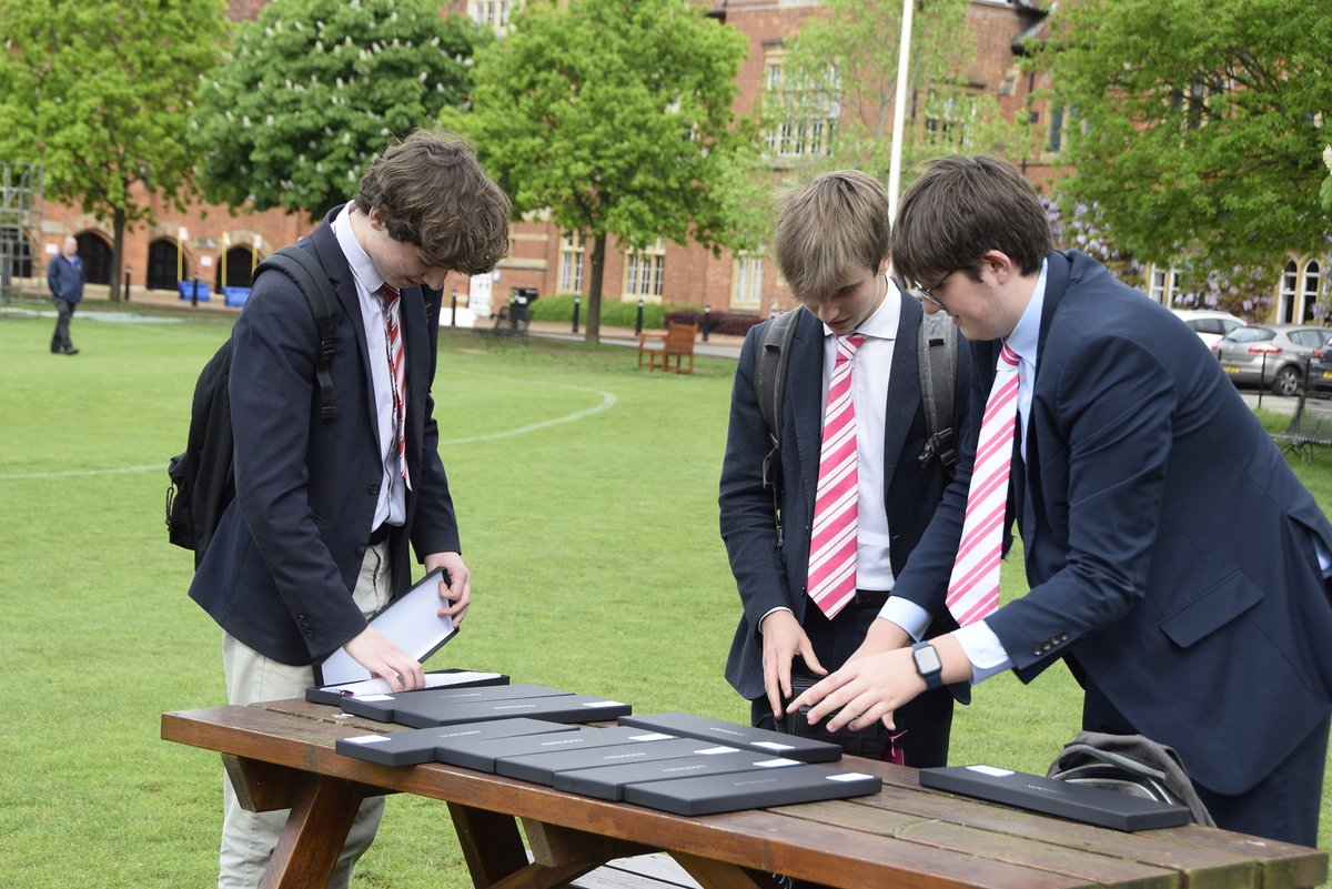 oldabingdonians's tweet photo. Today we celebrated Leavers’ Day and the induction of the Upper Sixth into the Old Abingdonian Club. https://t.co/7oxGFMBFB4