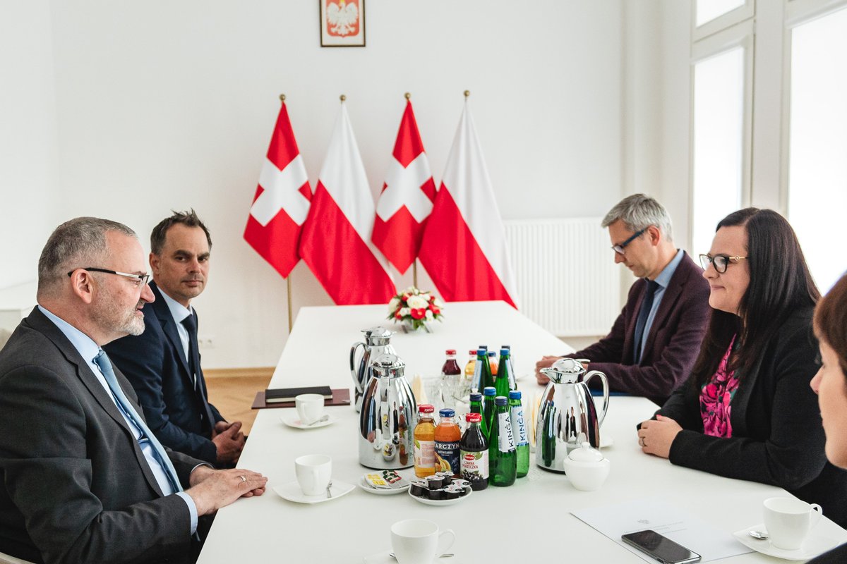 MFIPR_GOV_PL's tweet photo. Polska w ramach 2. edycji Szwajcarsko-Polskiego Programu #SPPW otrzyma 320,1 mln CHF na dwa programy - rozwoju miast i badawczy.
💬 Wierzę, że kolejna edycja #SPPW jeszcze bardziej wzmocni dotychczasowe doskonałe relacje między naszymi krajami – wiceminister @M_Jarosinska. https://t.co/Onev4EPtTK
