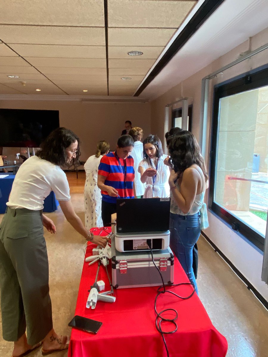 MeryMeryRo's tweet photo. Yesterday, at the segmentectomies workshop organized by Ethicon. Teaching is the best way to learn. @SECTtoracica #SECT2023 @ClinicaNavarra https://t.co/3TOxAwXjHW