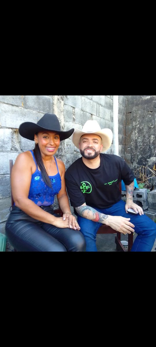 😎😎😎😎😎 con 
<a href="/karinalavoz/">KARINA</a> y La Criatura <a href="/nacholacriatura/">NACHO</a> en mi Tierra Portuguesa y a los 2 les cante #musicallanera