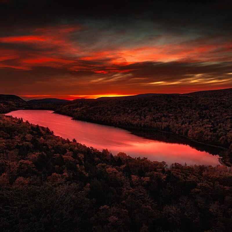 dennisbuchner's tweet photo. Lake of the Clouds #pureup #puremichigan #photography #lakeoftheclouds #instagood #chasinglight #naturephotography #travel #beautiful #outdoors #photooftheday #art #picoftheday #beauty #photographer #explore #michigan #michiganders #bestofthegreatlake… https://t.co/7zwLPCqIjZ https://t.co/TqaiQHa6mm