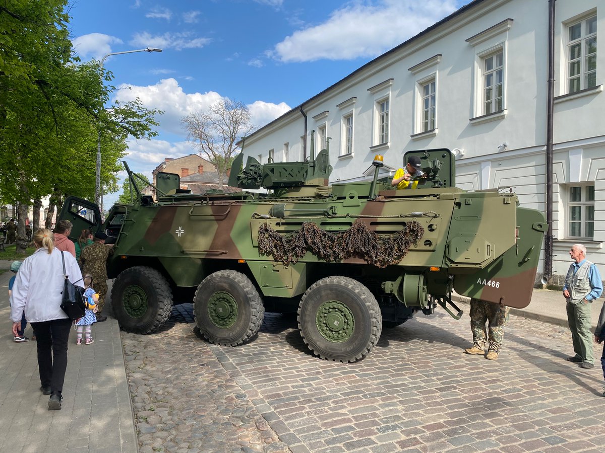 GINCCHA's tweet photo. @esmukaravirs @zelta_sietins @lsmlv @TV3zinas @LRZinas @DelfiLV @LatgalesLaiks @retv_lv @ltvzinas @radiotev @Latvijas_armija @LatvijasTV Apmeklēju, bet HIMARS neredzēju. Bij tik šī bruņumašīna https://t.co/wrD0SutgWc