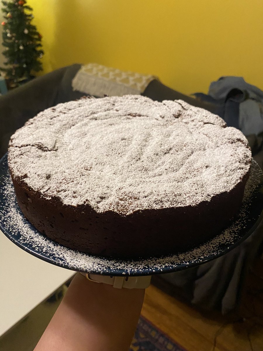 damn_daddyyy's tweet photo. more baking. I'm getting kind of okay. my piping is dogshit. https://t.co/t9HHsXlkRU