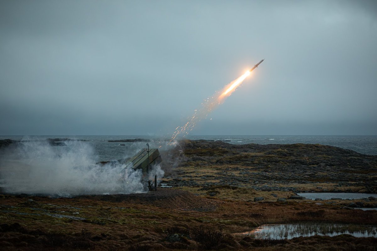 Forsvaret_no's tweet image. One last bang from Andøya!💥 RNoAF demonstrating their capability last night firing NASAMS. Today the exercise #FormidableShield23 moves to the Hebrides to continue our commitment to secure stability in Northern Europe with our allies🛡️

#FOSH23 #StrongerTogether #WeAreNATO