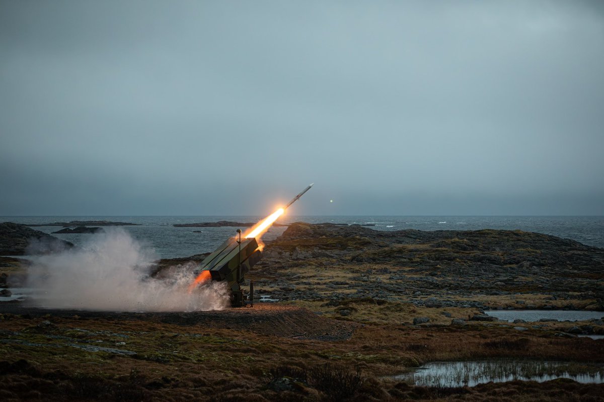 Forsvaret_no's tweet image. One last bang from Andøya!💥 RNoAF demonstrating their capability last night firing NASAMS. Today the exercise #FormidableShield23 moves to the Hebrides to continue our commitment to secure stability in Northern Europe with our allies🛡️

#FOSH23 #StrongerTogether #WeAreNATO