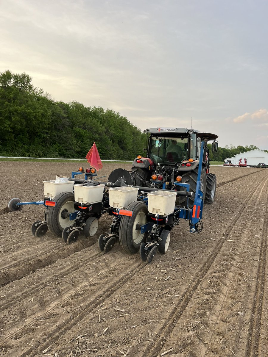 AllianceAgSolu1's tweet image. Final @ChannelSeed corn market development plot is in the ground. Very thankful for the opportunity to work and learn with the best growers in Central Missouri.  

✅ Preceon Smart Corn 
✅ VT4 PRO 
✅ Trecepta
✅ SmartStax/SmartStax PRO
✅ VT2 PRO

@BayerTraits @Bayer4CropsUS 🇺🇸