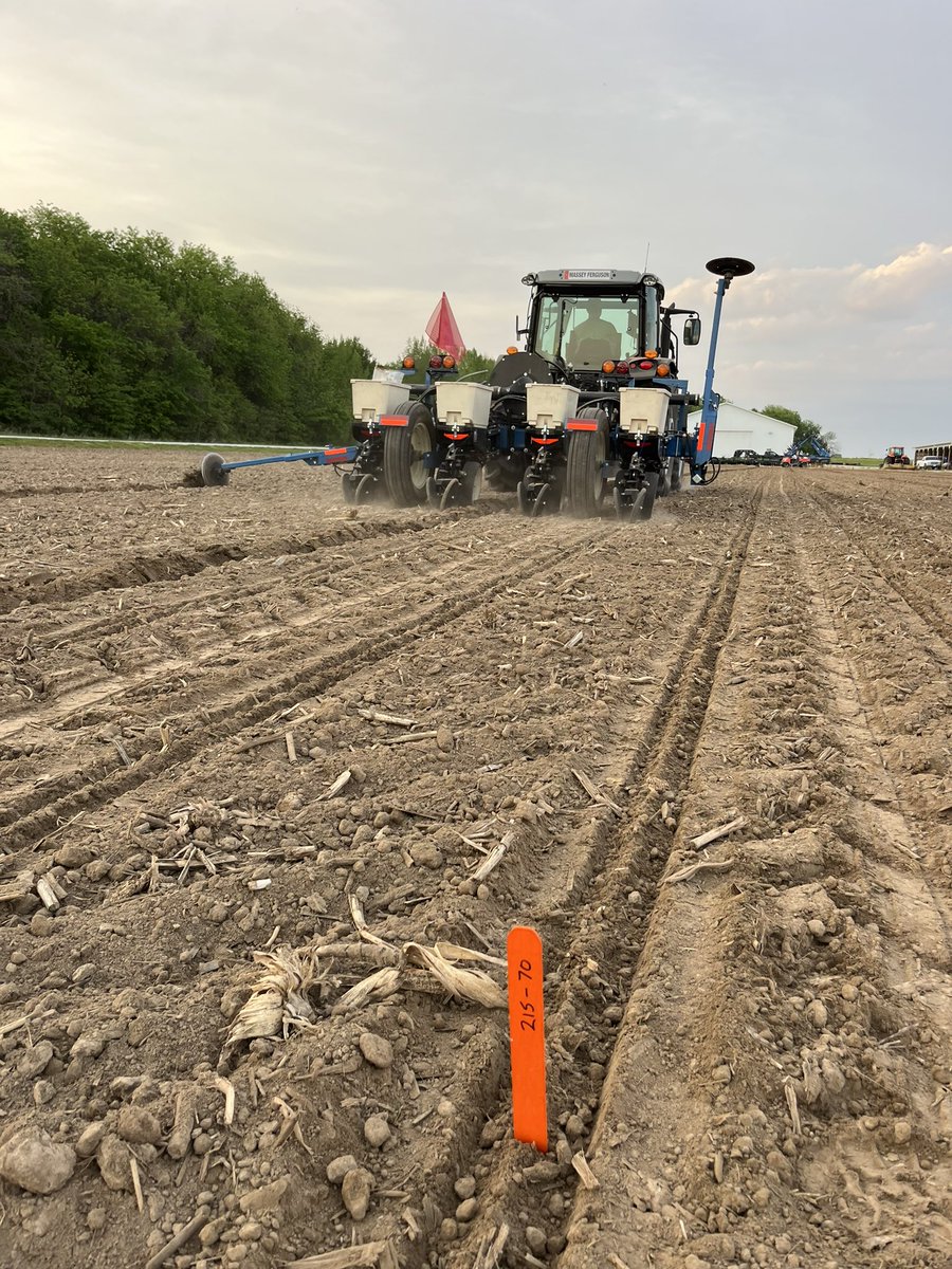 AllianceAgSolu1's tweet image. Final @ChannelSeed corn market development plot is in the ground. Very thankful for the opportunity to work and learn with the best growers in Central Missouri.  

✅ Preceon Smart Corn 
✅ VT4 PRO 
✅ Trecepta
✅ SmartStax/SmartStax PRO
✅ VT2 PRO

@BayerTraits @Bayer4CropsUS 🇺🇸
