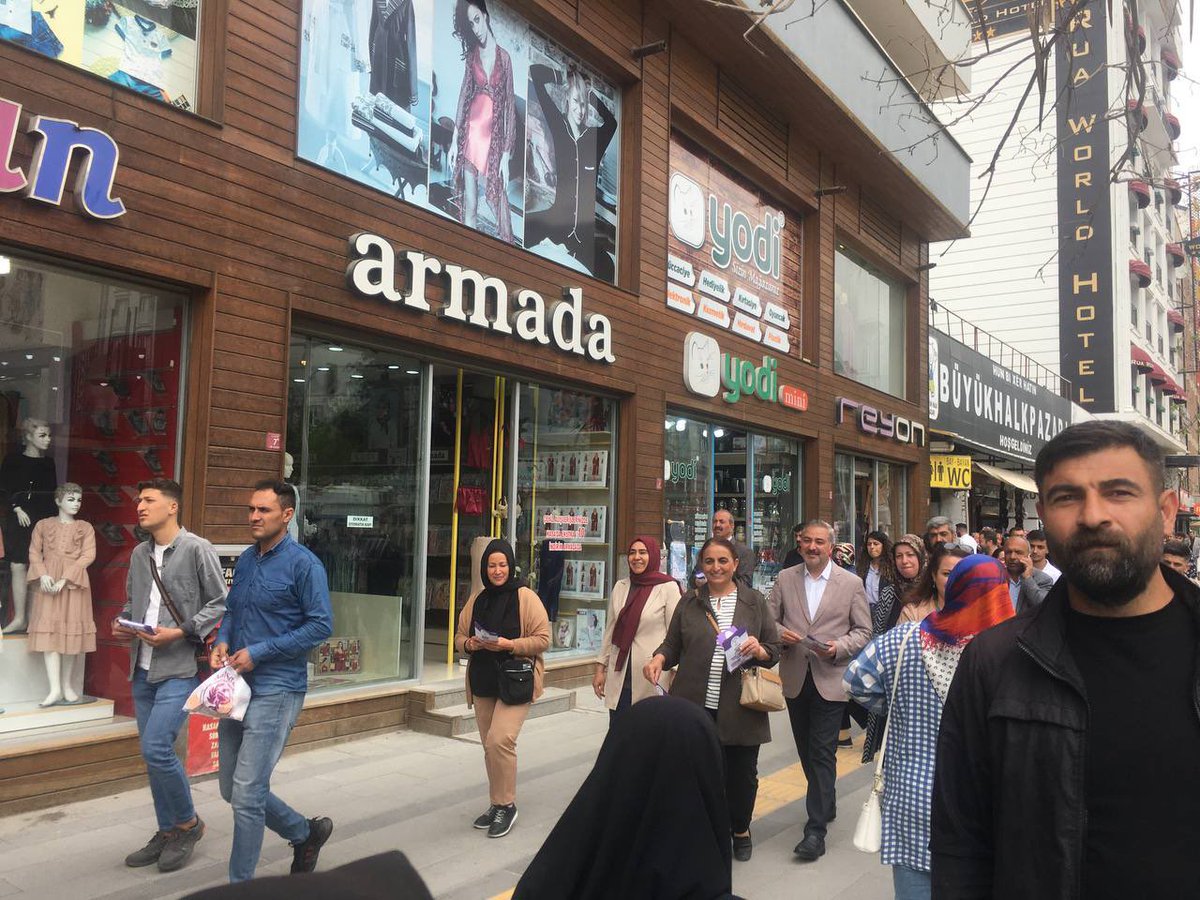 DemPartiTusba's tweet photo. İl Eş Sözcümüz #VeysiDİLEKÇİ
DBP İl Eş Bşk. #ŞengülPOLAT
Mv. adaylarımız #GulderenVARLI
#ZülküfUÇAR
BB. Eş Bşk. #MustafaAVCI
Tuşba BLD. Eş Bşk. #AyşeMİNAZ
İlçe Örgütleri,
PM-MYK Üyeleri
TJA
GÖÇDER
STAR KADIN DER.
Van Final Mitingi davet broşürleri dağıtıldı!
Yarın Beşyol’dayız! https://t.co/sajxobDgRB