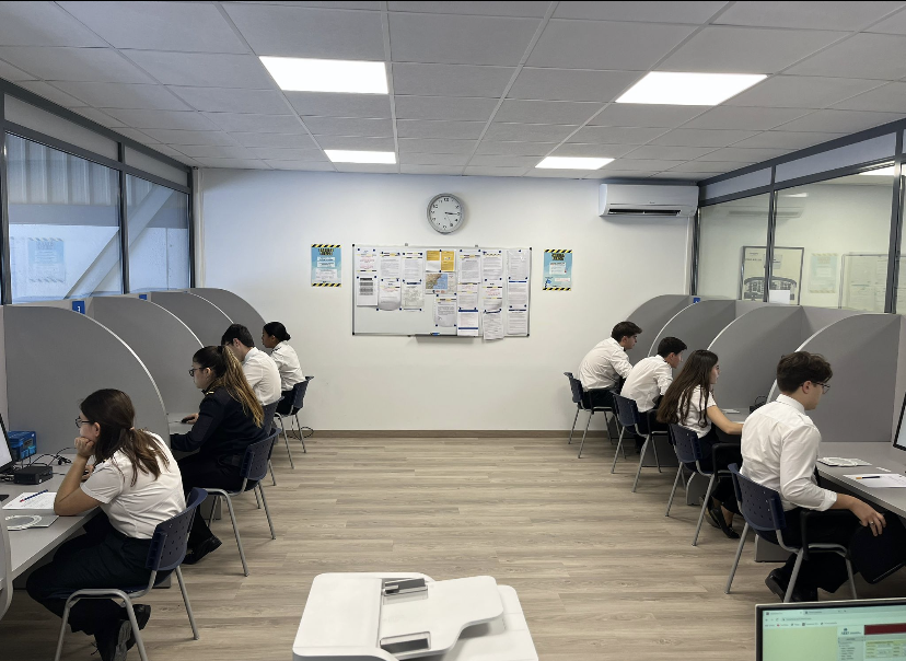 Han tenido lugar los exámenes oficiales en nuestra base de Mutxamel, con una tasa de aprobados del 88%. ¡Enhorabuena chicos, vuestro vuelo empieza ahora! ✈️

#europeanflyers #pilotosdeavion #futurospilotos #elsueñoeseuropean #escueladeaviacion #aviones #formacion