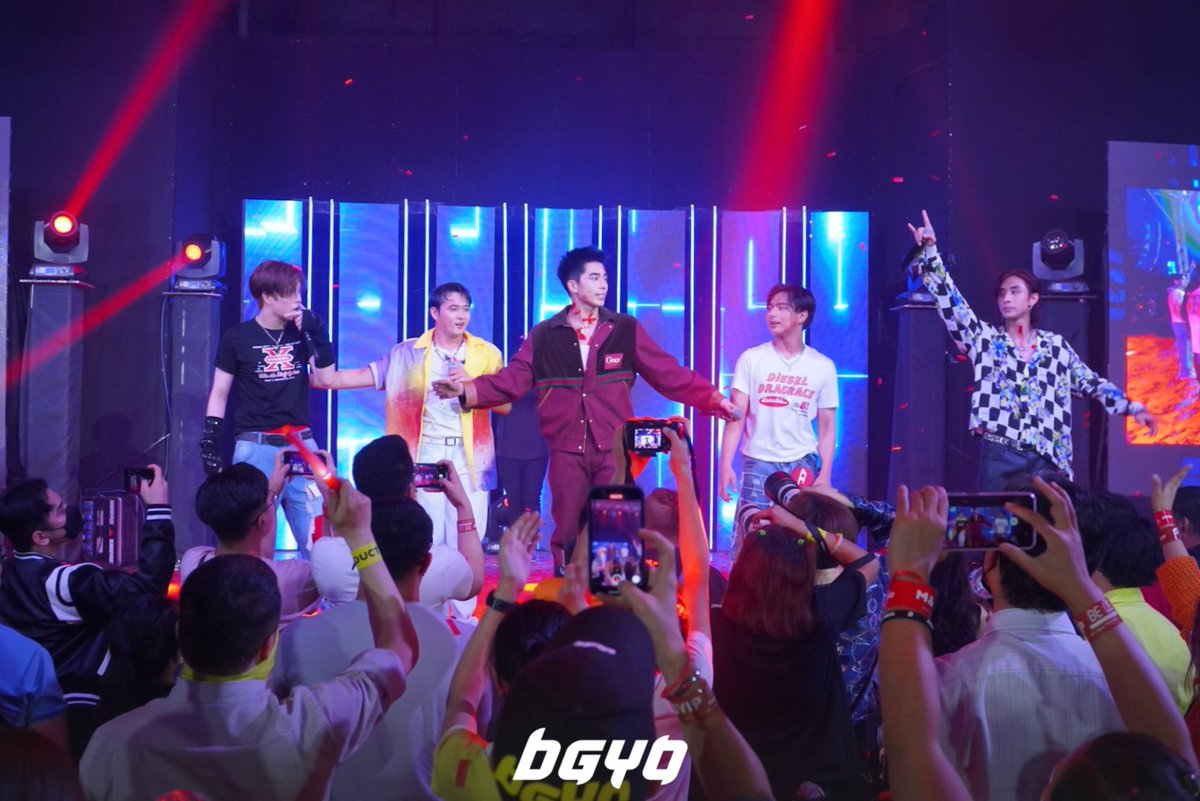 bgyo_ph's tweet photo. #BGYO | Kung ito ay isang PNGNP, sana ito ay maging isang mahaba-mahabang panaginip. 🥺 Mga hanggang next week? 🤭😅

#BGYO_BeUsAlbumShowcase is one of the best moments of our lives yet, thank you so much to everyone who made it EXTRAORDINARY!!! 🥰 https://t.co/8qhxrcGeH9