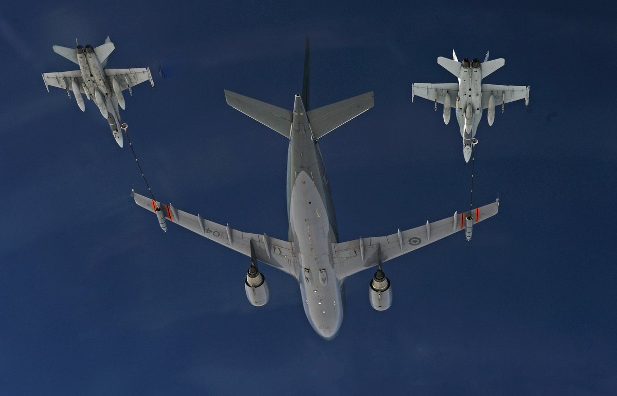 OperationsArc's tweet photo. Joyeux 65e anniversaire #NORAD 🥳 ! La Région canadienne du NORAD est fière de mener ses missions d'alerte aérospatiale, de contrôle aérospatial et d'alerte maritime pour la défense de l'Amérique du Nord aux côtés de 🇺🇸 #ANR et #CONR. #NORAD65 #CANR @ARC_ARC https://t.co/WcRcYgjvCD