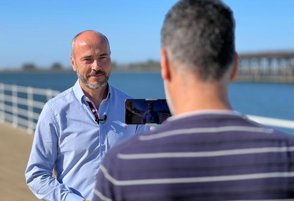 RafaGavilanF's tweet photo. Hoy he tenido el placer de conocer un nuevo medio de comunicación de #Huelva: @Somos1Minuto 
Os deseo toda la suerte del mundo en esta apasionante aventura que ahora comienza https://t.co/FjNTE0eRnT