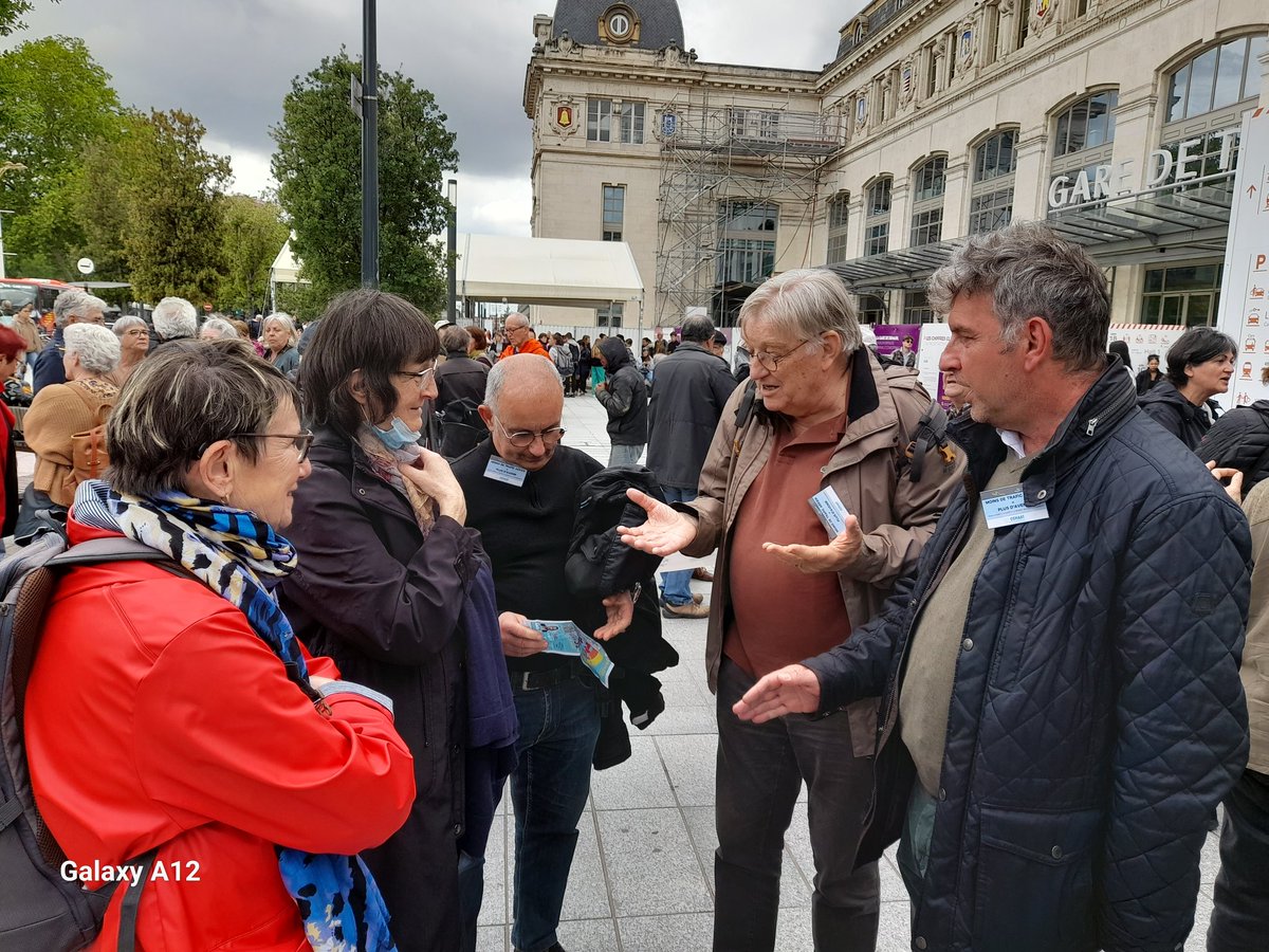 PCF_31_HG's tweet photo. Nous étions présents au rassemblement ce jour à l'initiative du @ccnaat pour demander le couvre-feu à l'@aeroport_tls, la limitation du nombre de vols pour diminuer la pollution aérienne et consacrer les trajets aériens aux grandes distances !

#TeamFRET https://t.co/u5ASjFuL4Z