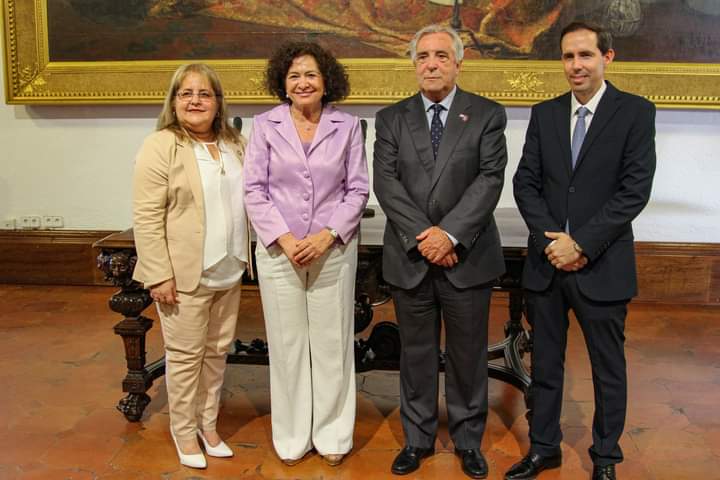 UCLVCU's tweet photo. 📌 En un acto celebrado este viernes 12 de mayo, en el Salón de Rectores del Hospital Real, presidido por la rectora de la #UGR, Dr. C. Pilar Aranda y la Dr. C. Osana Moleiro Pérez, rectora de esta casa de altos estudios. https://t.co/Mtd0hHA2aY