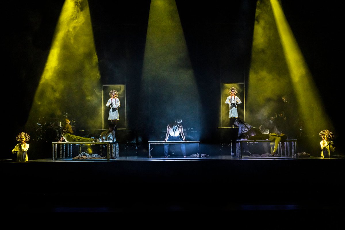 Spotlight on the clandestine opium den, opening of Act 2 in Peaky Blinders: The Redemption of Thomas Shelby. Birmingham, the Shelby's are back at @brumhippodrome 23- 27 May. Tickets at PeakyBlindersDance.com #PeakyBlinders #Rambert #ItsYourMove 📸 Johan Persson