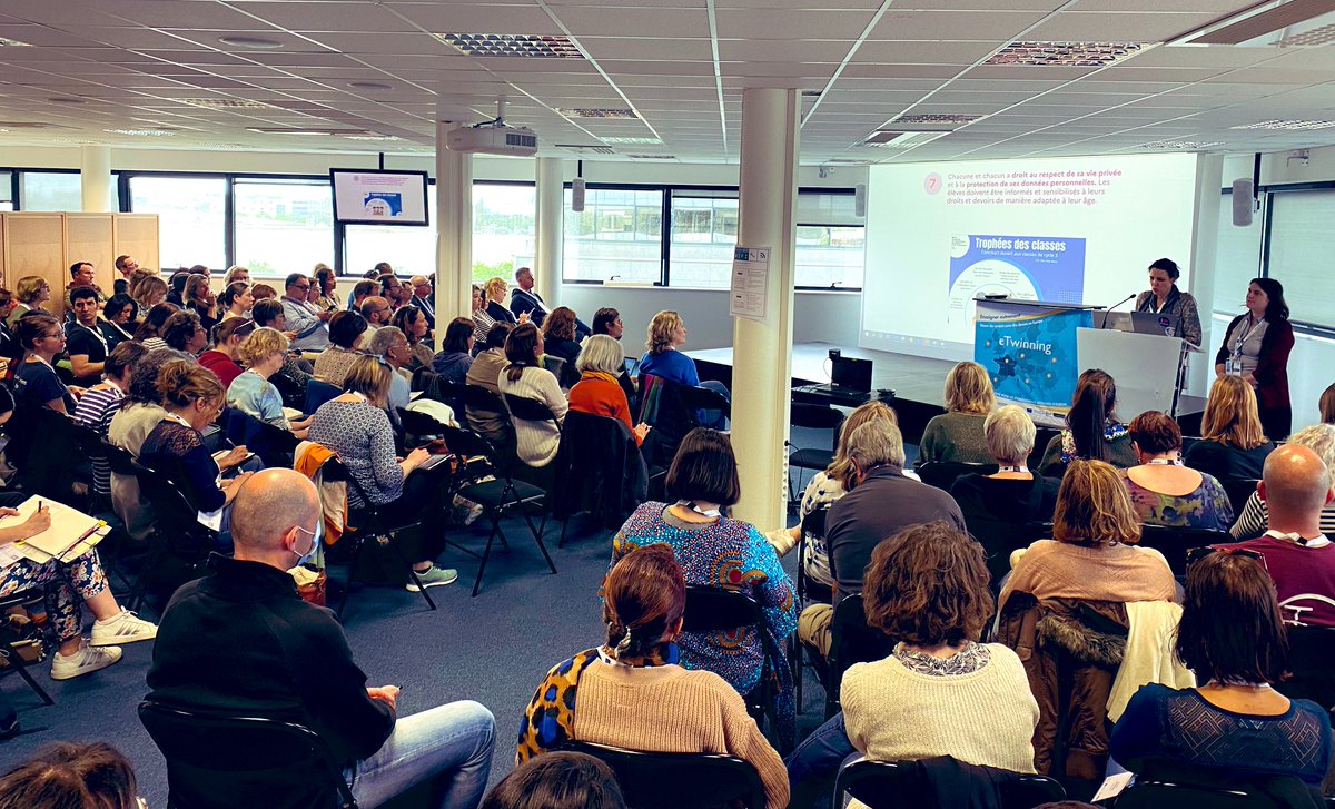 #eTwinFR - À l’occasion de notre conférence nationale #eTwinning @DufresneIsabelle et
<a href="/TerradesN/">Nathalie Terrades</a> présentent la Charte pour l’#éducation à la culture et à la citoyenneté numérique. #TropheesDesClasses #EMI