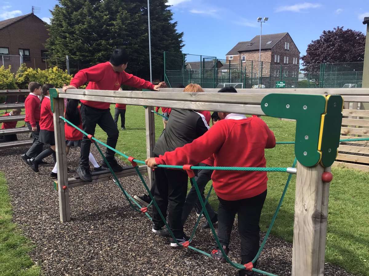 NewParkPrimary's tweet photo. 5D had a lovely time exploring for our English lesson to find items that would help them survive outdoors #NP_english #NP_5D https://t.co/MPgZ4S3Bi3