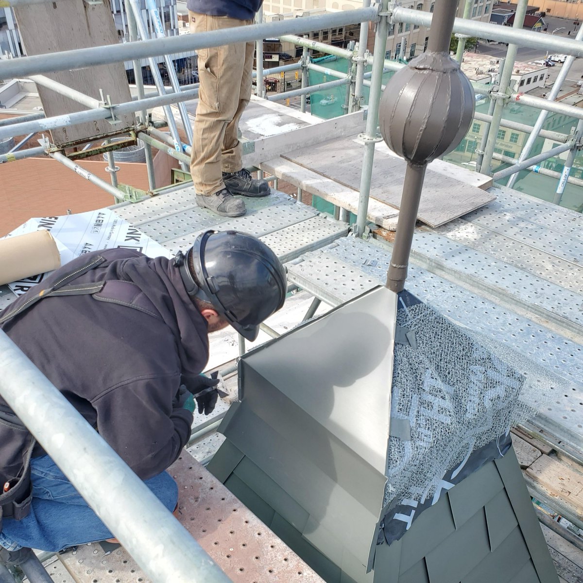 Working on the Brampton City Hall. 

#cahp #aia #heatherandlittle #copperroofing #nrca #heritagerestoration #heritagebuildings #sheetmetal #metalshingles #restoration #sheetmetalsupplier
#SMACNA #OAHP #APPRESERVATION