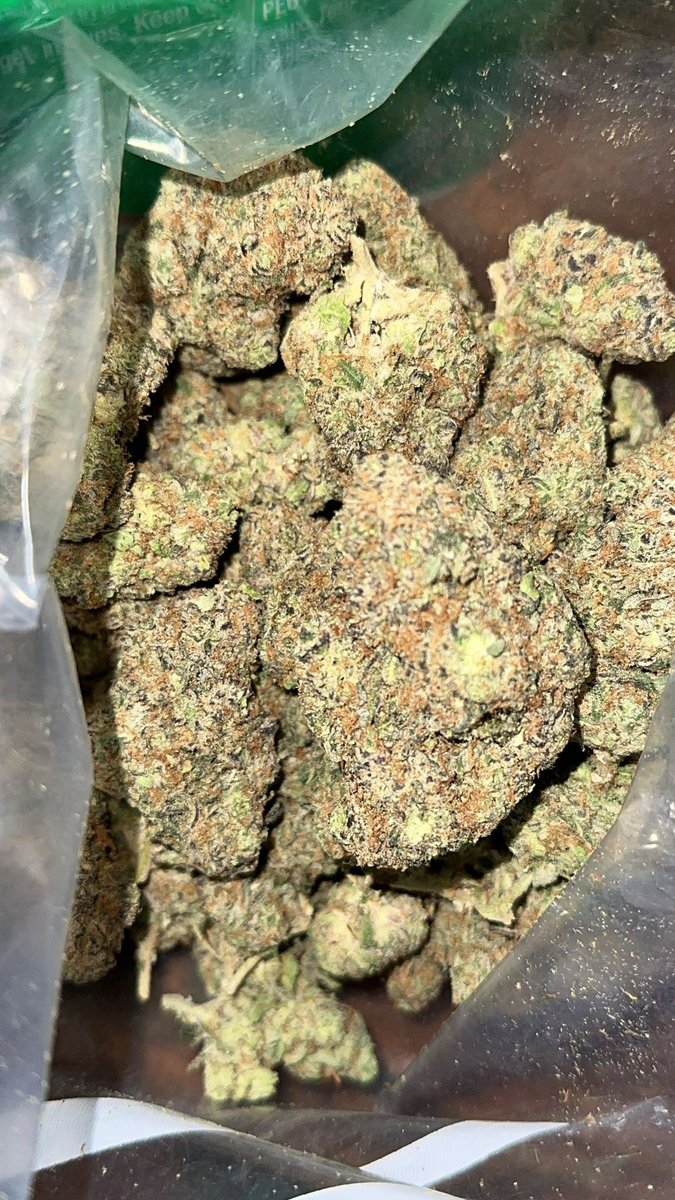 CommnCollective's tweet photo. “I’ve came a long way from the old me so Sometimes I just post my weed and events to think about all the homies that ain’t around anymore and how they couldn’t make it out 😶‍🌫️✌🏽 🙏🏽🙏🏽🙏🏽 one day we’ll all make a way out”  🔥🔥 

#COMM_OG #CommnCollective #Medical #CuseGenetics315 big thanks to @alekoraime97 and @damon_whitford for popping out to Bud Thursday for us ✌🏽✌🏽
