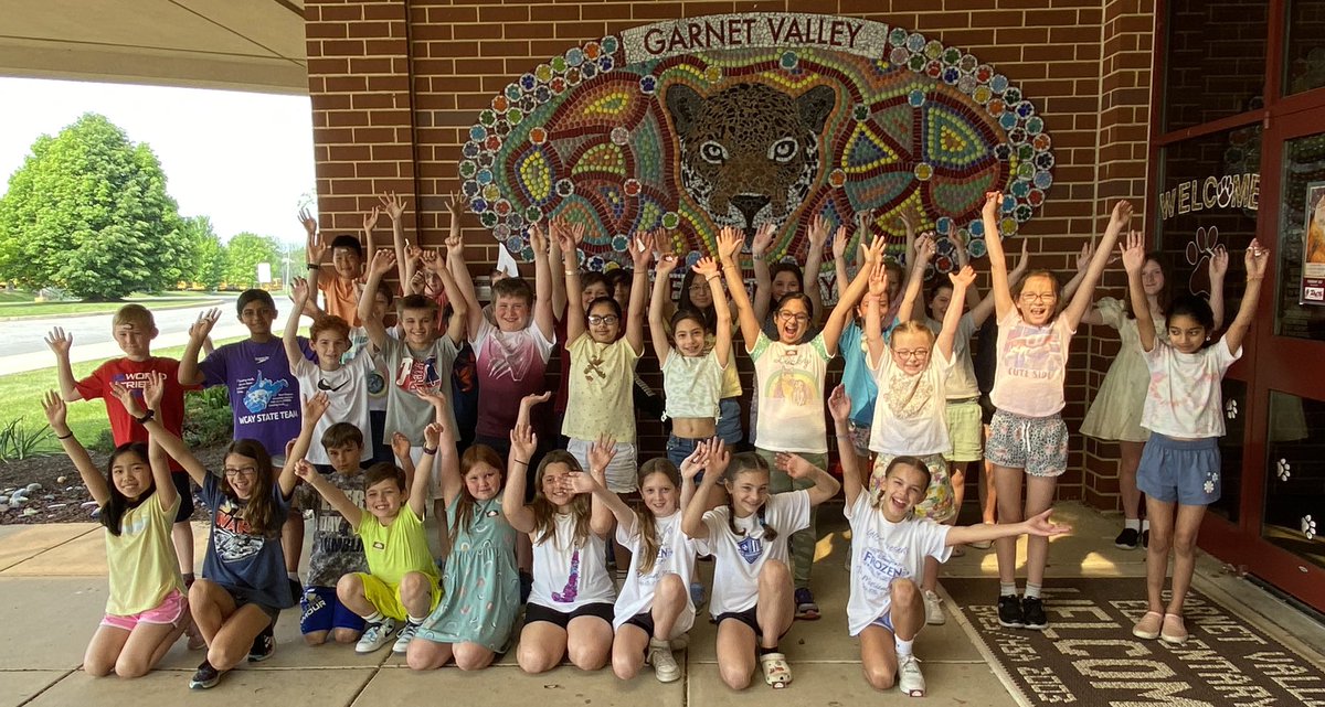 GarnetValleyES's tweet photo. GVE students of the month! #gvfeeling https://t.co/ZXAd4dhhBE