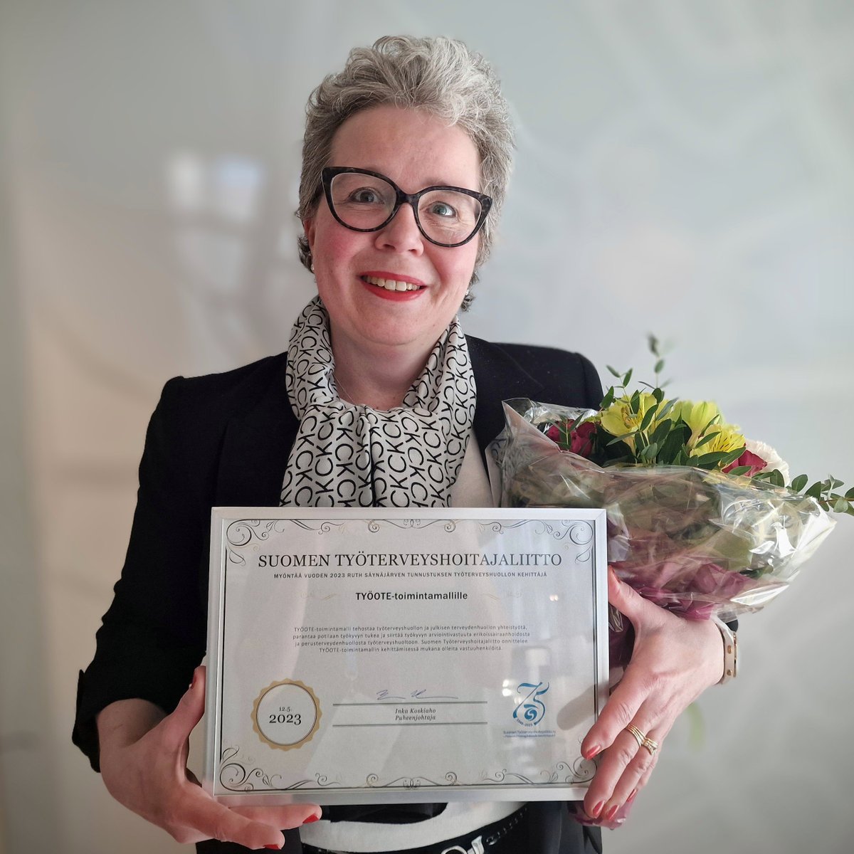 Työterveyshoitajat (@tyoterveyshoit) on Twitter photo <a href="/Tyoterveyshoit/">Työterveyshoitajat</a> myönsi Ruth Säynäjärven tunnustuksen TYÖOTE-toimintamallille, joka tiivistää työterveyshuollon ja muun soten yhteistyötä sekä lisää työkykyä💐 Lue lisää: tyoterveyshoitajat.fi/uutishuone/
#ruthsäynäjärvenpalkinto #työterveys <a href="/HannaHakulinen/">Hanna Hakulinen</a> <a href="/EHelaskoski/">Eva Helaskoski</a> <a href="/KangasPauliina/">Pauliina Kangas</a> <a href="/Tyoterveyshoit/">Työterveyshoitajat</a> myönsi Ruth Säynäjärven tunnustuksen TYÖOTE-toimintamallille, joka tiivistää työterveyshuollon ja muun soten yhteistyötä sekä lisää työkykyä💐 Lue lisää: tyoterveyshoitajat.fi/uutishuone/
#ruthsäynäjärvenpalkinto #työterveys <a href="/HannaHakulinen/">Hanna Hakulinen</a> <a href="/EHelaskoski/">Eva Helaskoski</a> <a href="/KangasPauliina/">Pauliina Kangas</a>