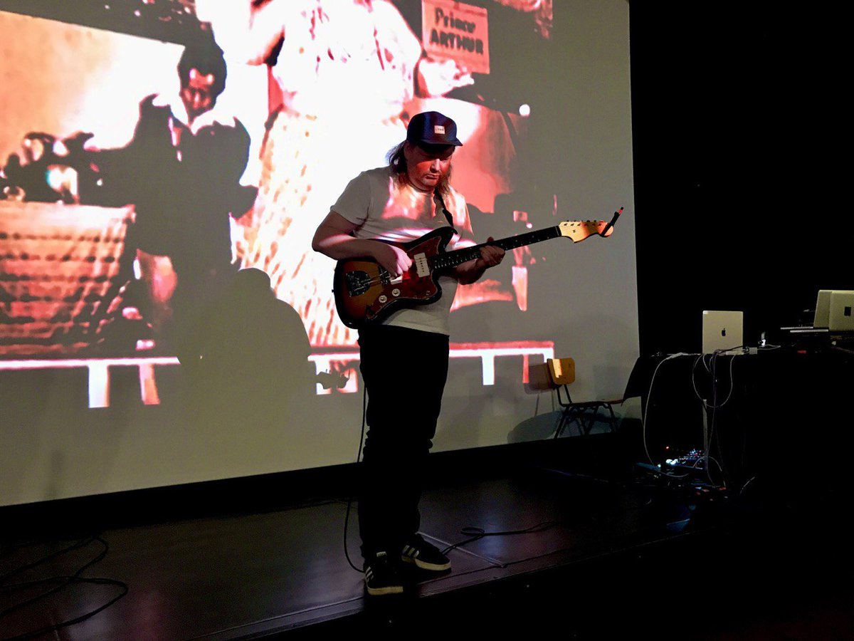 VilleKuukka's tweet image. Tonite @GentlemanLosers 
@TeatteriUnion. I have a new best  friend the most wonderful Ms Jazzmaster by Mikko Aspinen  #downtempo #dronepop #slowcore #ambient