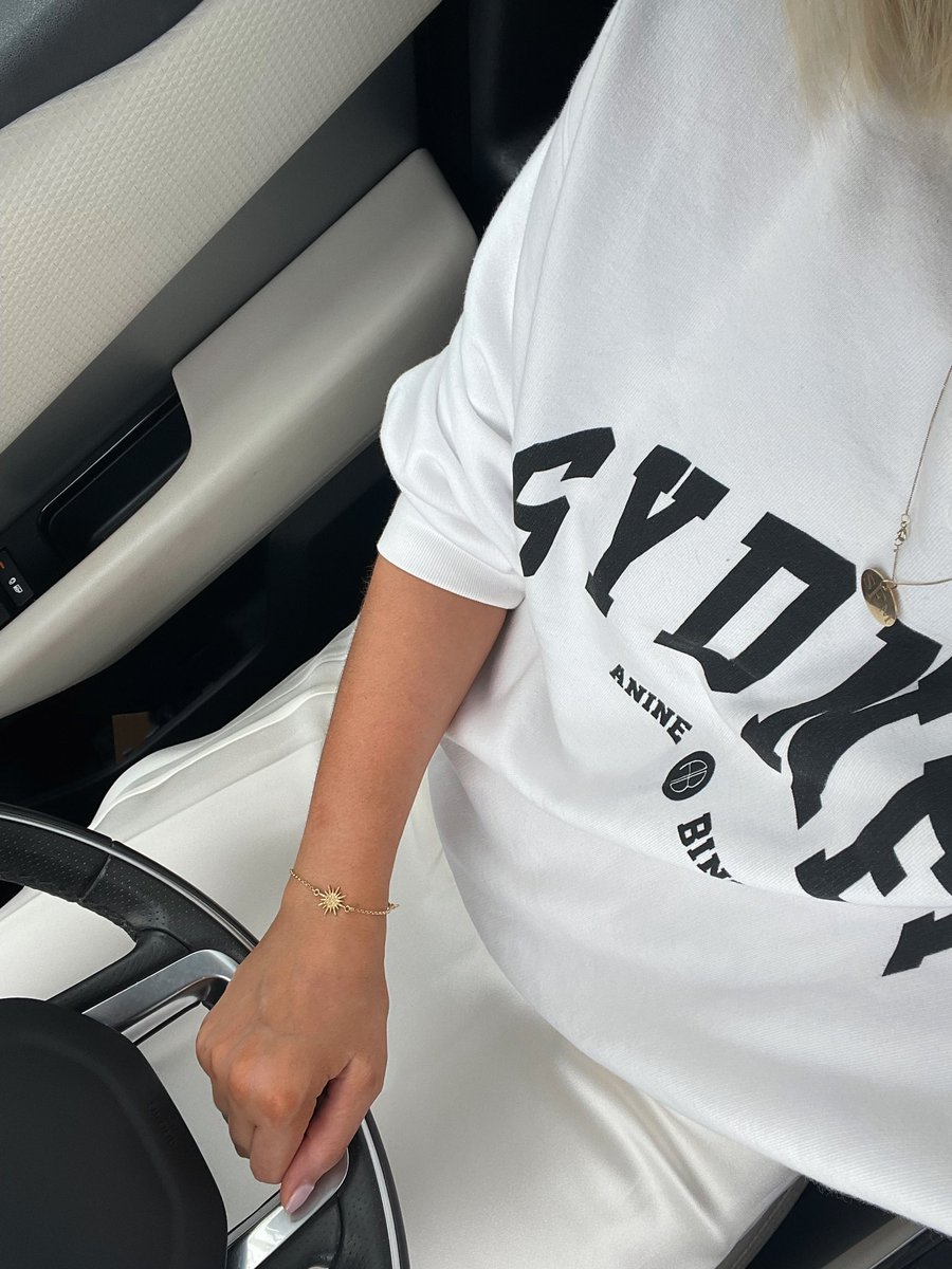 Adding to the summer layering bracelets, she looks cute on her own though✨
<a href="/SoruJewellery/">Soru Jewellery</a>