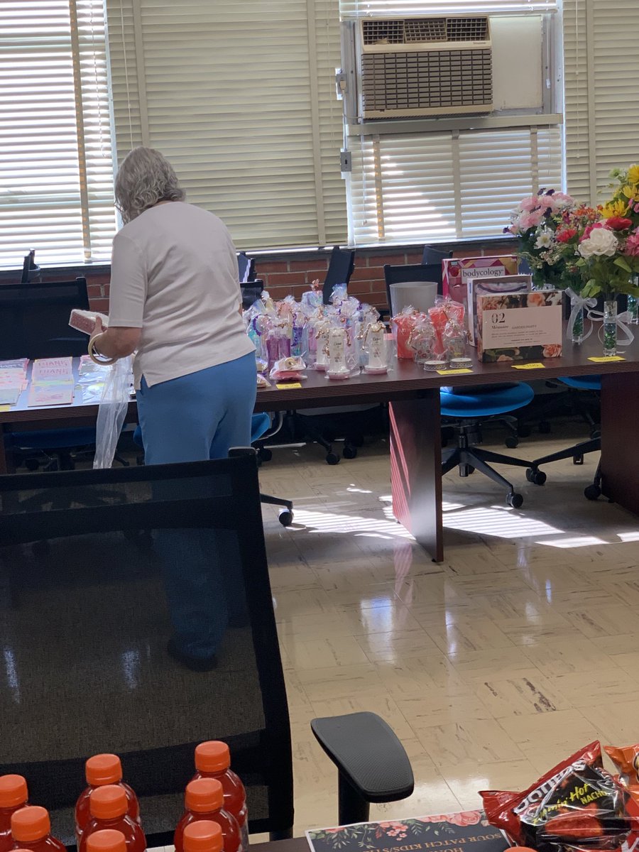 Alger B Wilkins High School is preparing to open our school store today #mother’sdayedition ⁦<a href="/ABWHS/">Alger B. Wilkins HS</a>⁩ ⁦<a href="/ccssecondaryed/">Jane Fields, Ed.D.</a>⁩!  Get ready to spend those Wilkins’ Bucks!