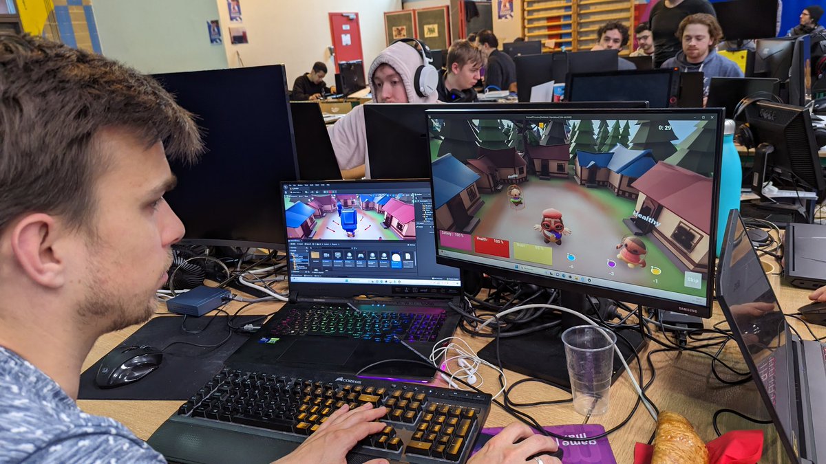 digitalwallonia's tweet image. ⏱ 48h, c'est le temps donné aux participants de la #GameJame #LaKiss pour développer en équipe un prototype de #JeuVidéo !

🎮 La compétition s'est déroulée du 5 au 7 mai 2023 à la Haute École Albert Jacquard à Namur.

🏆 Les 3 équipes lauréates ont reçu des entrées pour les