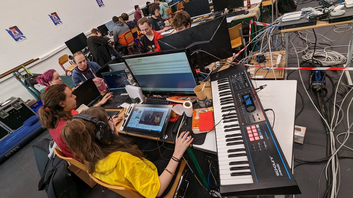 digitalwallonia's tweet image. ⏱ 48h, c'est le temps donné aux participants de la #GameJame #LaKiss pour développer en équipe un prototype de #JeuVidéo !

🎮 La compétition s'est déroulée du 5 au 7 mai 2023 à la Haute École Albert Jacquard à Namur.

🏆 Les 3 équipes lauréates ont reçu des entrées pour les