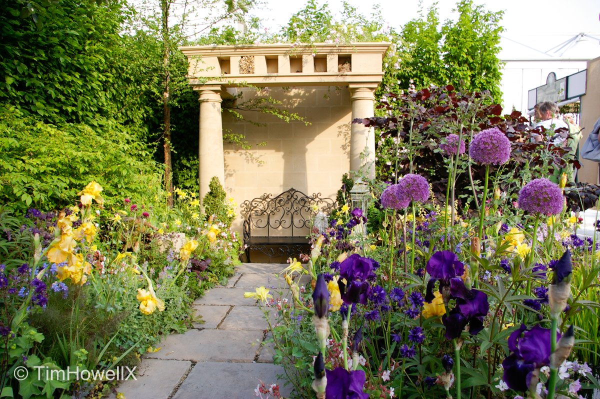 TimHowellX's tweet photo. #CountdownToChelsea #RHSChelsea 11 days to go-I’ve admired @HerveyBrookes gdns for over 12 yrs(since his 1st in '08). Always innovative,often challenging. They're like Forrest Gump’s box of chocolates: “You never know what you’re going to get”and I love 'em all. @GKWilsonGardens https://t.co/rebbwCIyDU