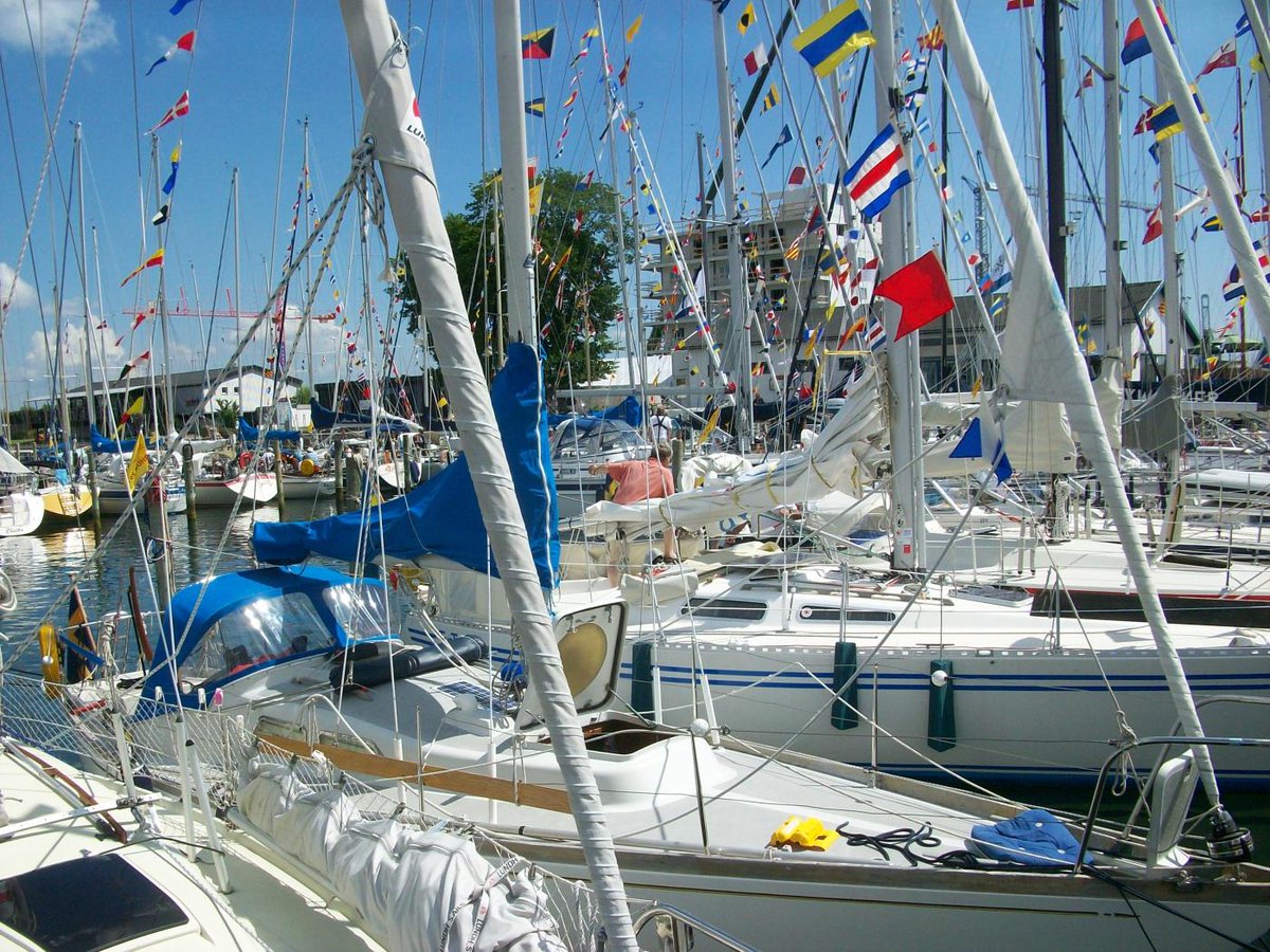 Visste du att: Ett av <a href="/Kryssarklubben/">Sve.Kryssarklubben</a> syften är att inspirera till att uppleva nya, spännande platser. Gärna i gemenskap. Därför har klubben ända sedan föreningen startade 1923, arrangerat gemensamma båtutflykter, eskadrar, till när och fjärran. Läs mer bit.ly/3pyKLUa