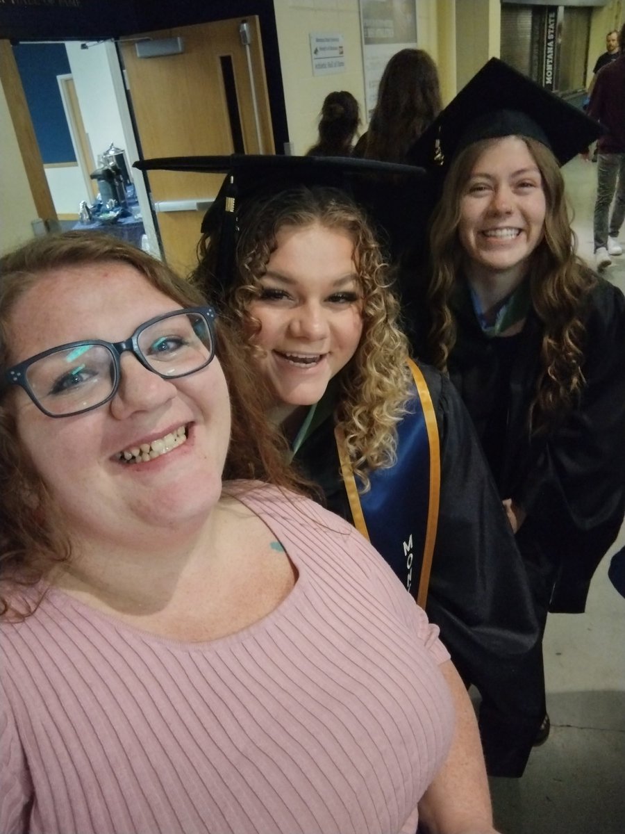 TotesToe's tweet photo. Heck yeah! Happy Graduation (again)! #catgrad23
So proud of you Lou, Laura, and all the Ladies getting their Masters in Dietietic Systems Leadership! https://t.co/gPrBKoprMq