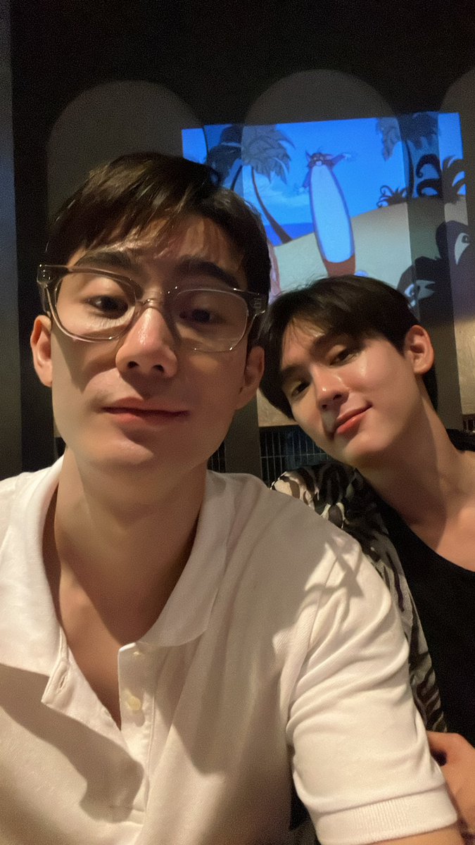 kasibook's tweet photo. จิงๆแล้วพวกเราหนีมากินข้าว 555555 #aBossandaBabeEp11 https://t.co/Vg28whMWaT