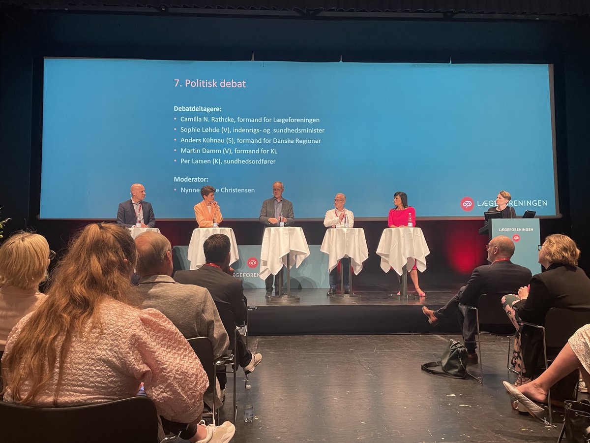 Lone_wj's tweet photo. Lægemøde 2023 Spændende debat om sundhedsvæsenets fremtid - med Sophie Løhde, Anders Kuhnau, Martin Damm, Per Larsen og formand Camilla Rathcke  😀 https://t.co/v1RxkWLcXq